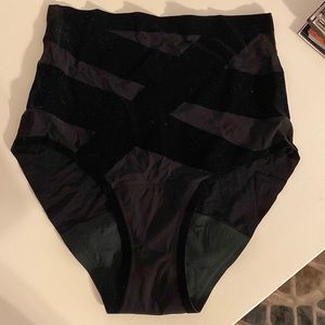 KNIX core love postpartum high rise high absorbency small